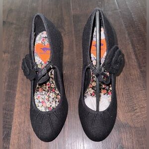 Rocket Dog Black Floral-Insole Mary Jane Heels with Decorative Flower